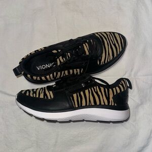 Vionic Sneakers